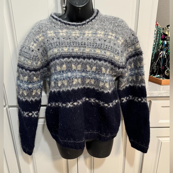 American eagle outfitters 100% Scottish wool sweater LARGE - Picture 1 of 4